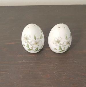 Vintage salt and pepper shakers